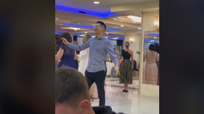 Këshilltari kinez i Kurtit ia thotë valles në dasmën kosovare (VIDEO)