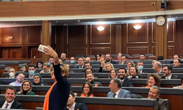 Deputeti i LVV-së paralajmëron votën kundër për Projekt Kodin Civil