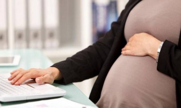 Qeverisë së Kosovës i shtohet edhe një kërkesë: Pushimi i Lehonisë të mbulohet 100 % nga shteti