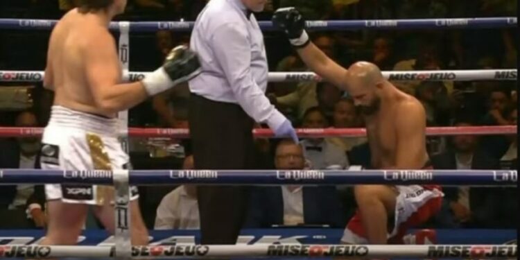 Nuk është parë kjo më parë në boks, i ndodhi kushëririt të Benzemas, u fut në ring dhe ngriti dorën lart!