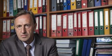 Azemi: Vendim qesharak, Kurti e ka ditur se bizneset private nuk do të mund t’i rrisin pagat