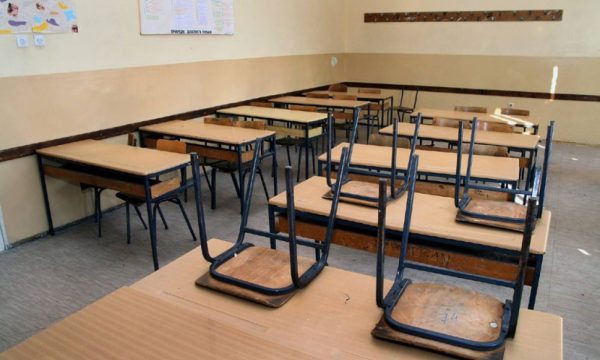 Mesazhi se drejtori i DKA-së në Kamenicë shpalli njëanshëm fillimin e mësimit, ai e mohon