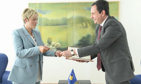 Në prill nuk e shpëtoi nga shkarkimi, tash Kurti ia jep një post Ardita Sinanit
