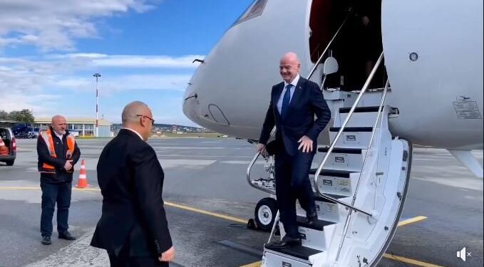 Infantino arrin në Kosovë