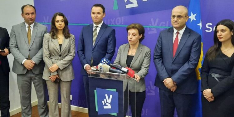 “Guximtarët” e Vjosa Osmanit e përjetojnë frikën e madhe, mbesin veç me tre deputetë
