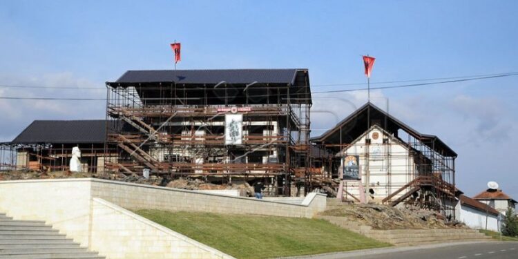 Projekti për Kompleksin Memorial “Adem Jashari” në Prekaz, nuk pritet të fillojë deri në pranverën e vitit të ardhshëm