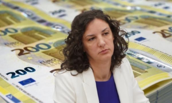 Ministrja që tha “izoloni shtëpitë” del se ka mbi 200 mijë euro në bankë