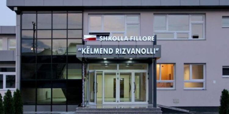 Shkolla fillore “Këlmend Rizvanolli“ hap dyert për nxënësit, nis mësimi pas dy javësh grevë