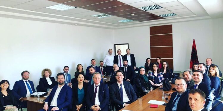Deputeti i VV-së paralajmëron përjashtimin e deputetëve që votuan kundër Kodit Civil
