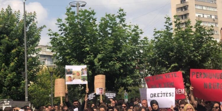 ​Dhunimi seksual i 11 vjeçares, protesta vazhdon të hënën
