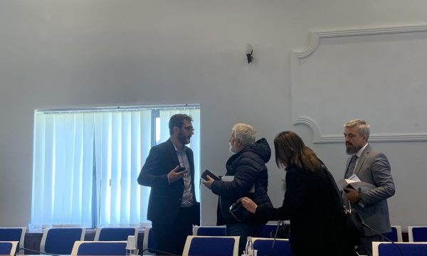 Ka filluar takimi online i SBASHK me komisionin për Arsim – a do të ndalet greva?
