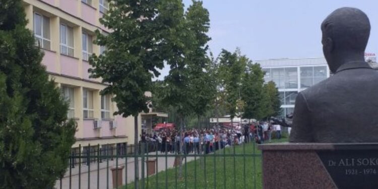 Në shkollën e mesme të mjekësisë në Prishtinë po mbahet mësimi