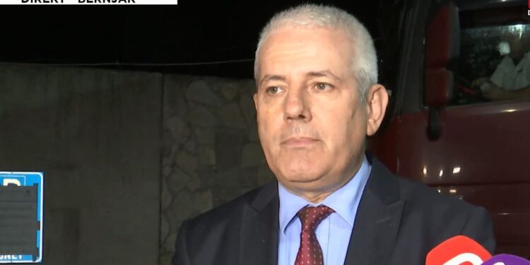 Xhelal Sveçla: Dokumentet për hyrje-dalje nuk po lëshohen më në pikat kufitare