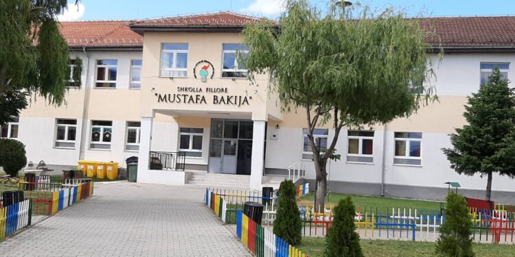 Pesë shkolla në Gjakovë nuk zbatojnë “urdhrin” e Rrahman Jasharaj për grevë, sot nis mësimi