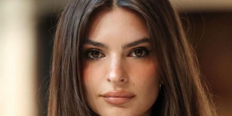 Emily pas shkurorëzimit: Kur ai mendon se është shumë i mirë se të ka bërë për vete, ndërsa ty të pëlqejnë meshkujt e shëmtuar