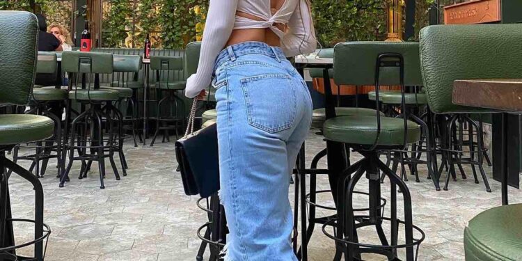 Elegancë dhe bukuri, Adelina e “nxehtë” edhe kur bie shi