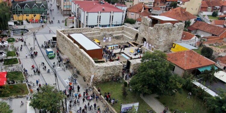 20 vjeçari ngacmohet seksualisht nga një mashkull tjetër në një kafene në Vushtrri