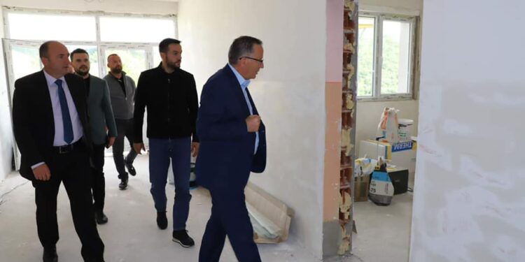 Bedri Hamza jep lajmin: Shumë shpejt pritet të fillojë renovimi në ambulancën në Shipol dhe në fshatin Rashan