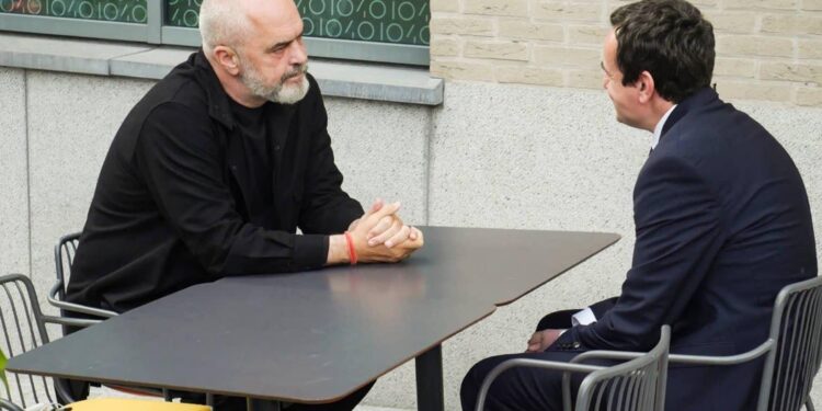 Rama takim ‘kokë më kokë’ me Albin Kurtin në ‘Vilën 30’ në Tiranë