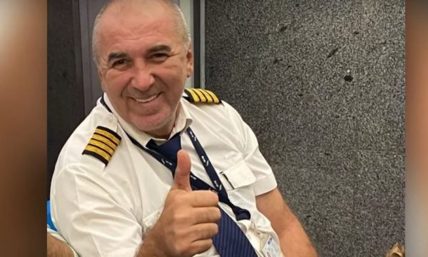 Dritarja e avionit u thye -Piloti serb tregon momentin kritik derisa po kthente në shtëpi skuadrën nga Kosova