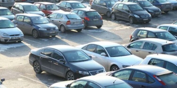 Dogana nxjerr në shitje shumë vetura që i ka konfiskuar, nga 500 deri në 2000 euro
