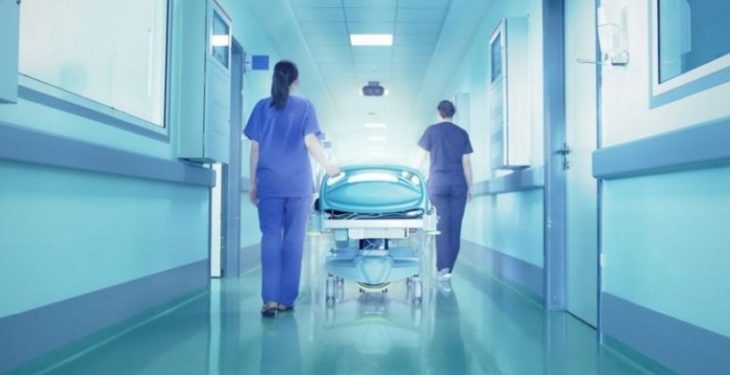 Vdes një pacient në një spital privat në Prishtinë, familjarët dyshojnë se nuk mori trajtimin e duhur mjekësor