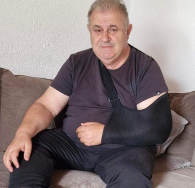 U përpoq të ndihmonte në vërshime, asamblisti i PDK-së thyen dorën