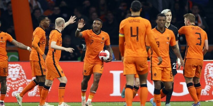 Holanda publikon listën e lojtarëve të grumbulluar për ndeshjet e kombëtares