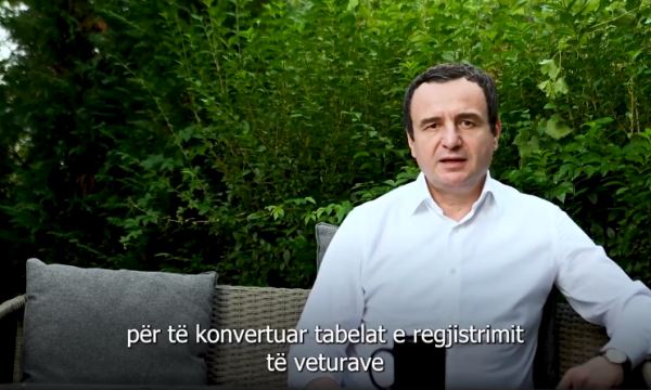 Kurti iu flet sërish serbisht serbëve: Ndërroni targat, trashëgimia e Millosheviqit synon t’ju mbajë të izoluar