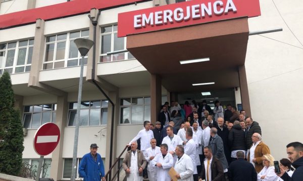 Jo veç greva, të enjten organizohet protestë para QKUK-së!