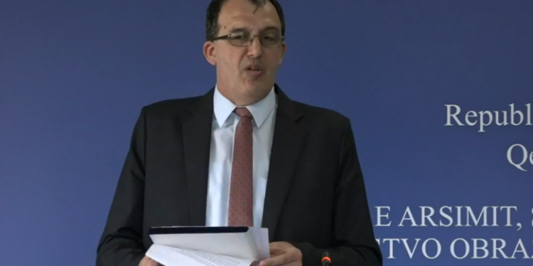 Trajnime për mësimdhënësit, profesori universitar: 47 milionë euro janë bërë ‘rrush e kumbulla’ nga OJQ-ja e zv/ministrit Pupovci
