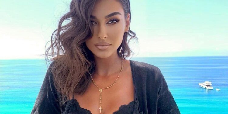 Adrola Dushi, e bukur edhe natyrale