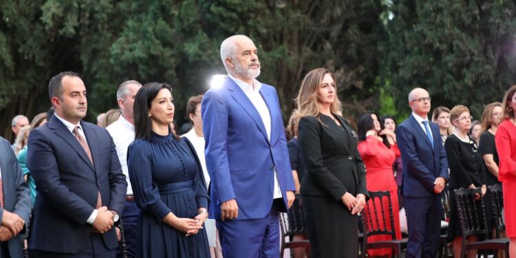 Greva s’e ndalon Nagavcin të shkojë në Tiranë për promovimin e abetares së përbashkët