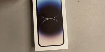 Dogana kap 10 Iphone-14, në dy raste të ndara, në Aeroport (FOTO)