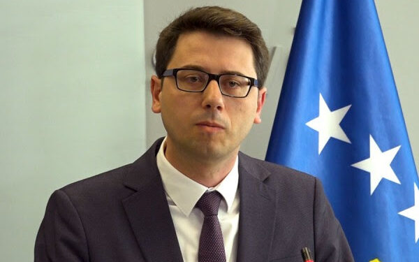 ​Komunat nuk ia dërguan listat e grevistëve, Qeveria detyrohet t’i jep pagat pa ndalesa