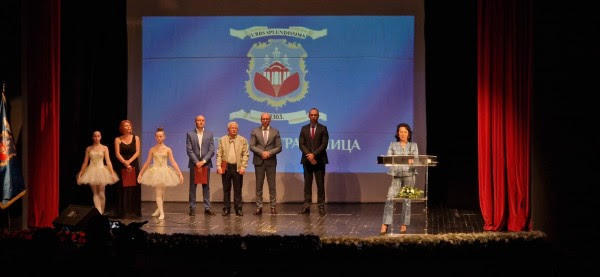 Kryetarja e Graçanicës i dorëzoi certifikatë falënderimi kriminelit në arrati Milan Radojçiq
