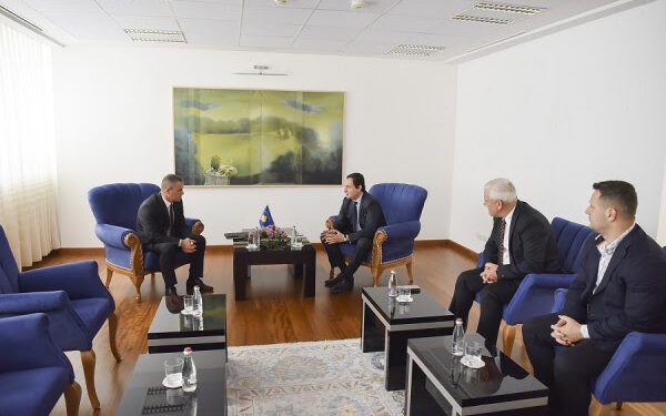 ​Kurti e Sveçla i japin mbështetje u.d të drejtorit të Policisë në luftimin e korrupsionit