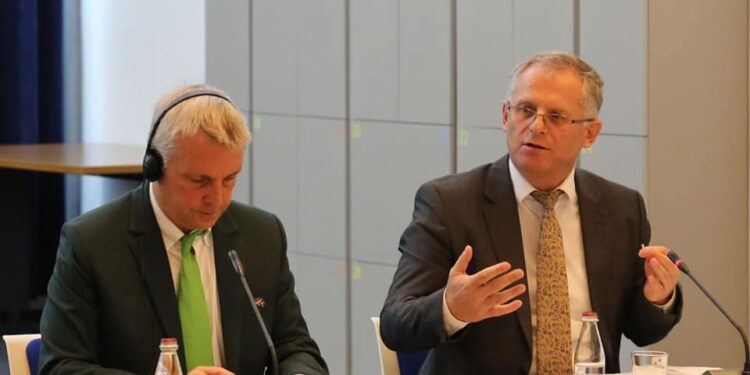 Bislimi mburret me qeverisjen: Raporti i KE-së më i miri ndonjëherë në Kosovë dhe Ballkanin Perëndimor