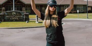 Paris Hilton pretendon se ishte abuzuar seksualisht në shkollë