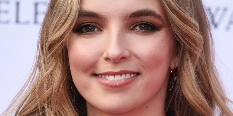 Ja kush u shpall femra më e bukur në botë, duke rrëzuar Bella Hadid nga ‘froni’