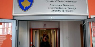 Ministria e Financave kërkon 100 praktikantë me pagë 170 euro