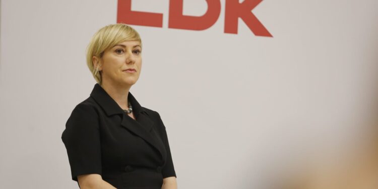 Zëdhënësja e LDK-së thotë se “Propaganda e Kurtit, seriozisht dëmton shëndetin”