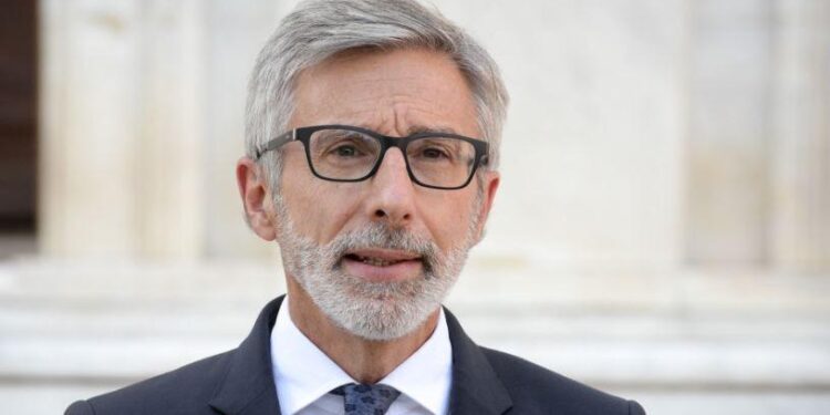 Ambasadori francez: Serbia duhet ta merr një vendim të qartë