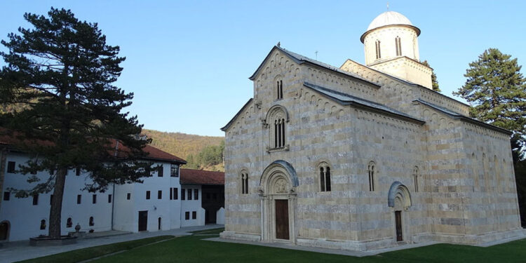 Komisionerja e KiE: Vendimi i Kushtetueses për Manastirin e Deçanit të zbatohet menjëherë