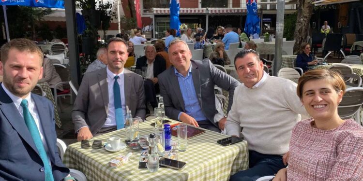 Bahtiri takohet me Konjufcën: Ditë të mira po vijnë
