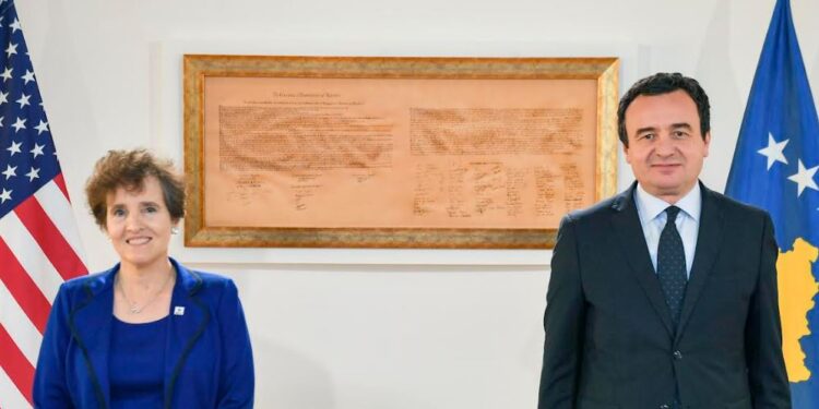 Kurti e mirëpret vajzën e Madeleine Albright, flasin për programin “Kompakt” të MCC-së