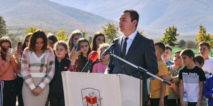 Kurti vendosi gurthemelin e shkollës në Ponoshec të Gjakovës