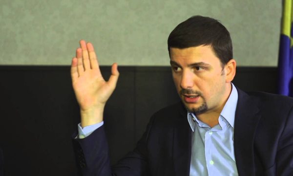 Memli Krasniqi: Kurti ka gabuar, është vonuar në procesin e dialogut Kosovë-Serbi