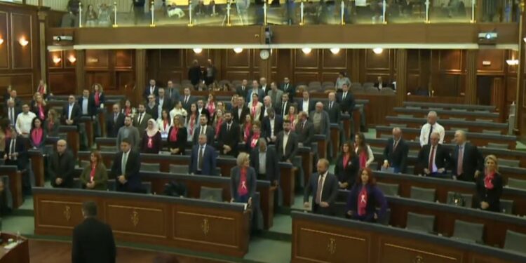 Ndodh edhe kjo: Jahja Kokaj thirri deputetët të mbajnë një minutë heshtje për akademikun që vdiq vitin e kaluar