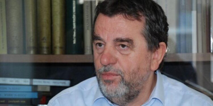 Milazim Krasniqi i del në mbrojtje Rifat Latifit: Këpucët e gjarprit, kravata, spitalet private e kthimi nga Amerika